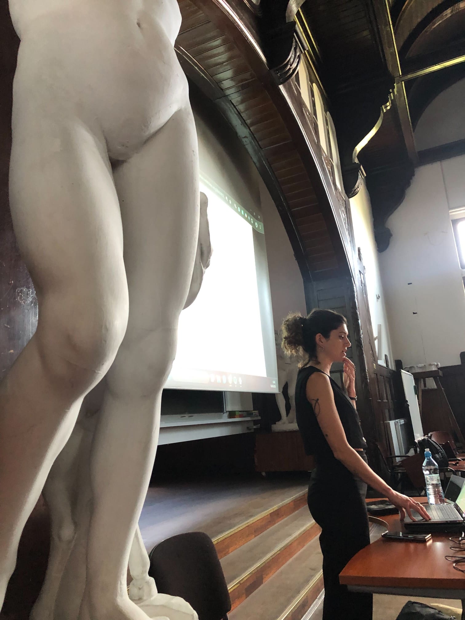 Agustina presenting at the Wroclaw Academy of Fine Arts